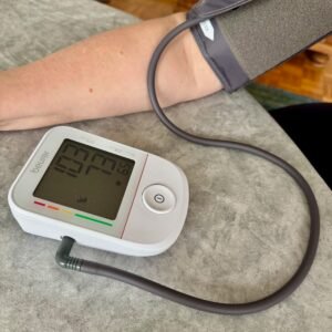 Blutdruckmessgerät mit Oberarmmanschette